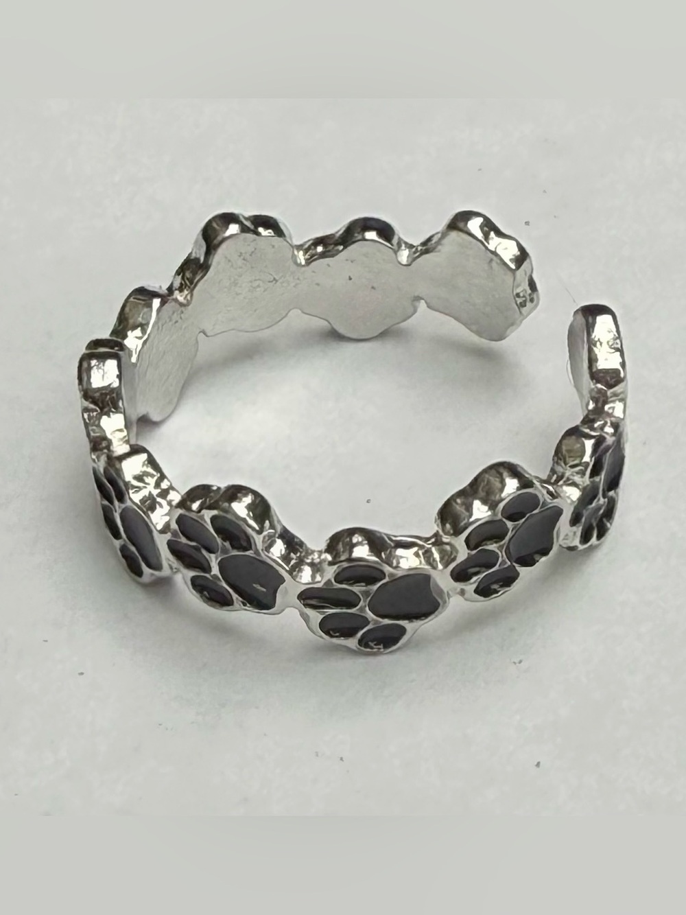 🐾 Open Floral Paw Print Ring with Black Inlay - Silver Tone Adjustable